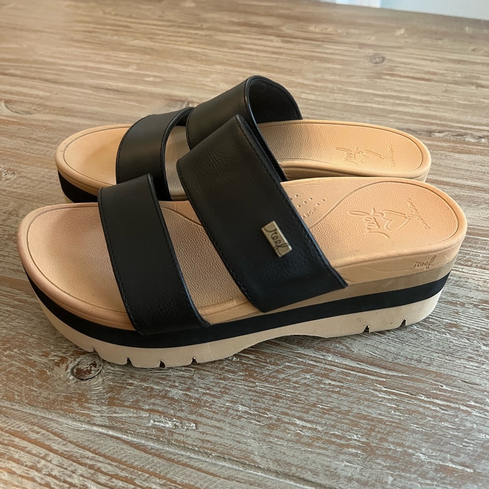 Reef Horizon Platform Banded Sandals